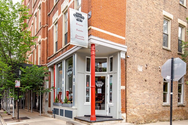 Building Photo - 957 W Armitage Ave