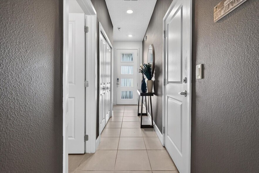 Building Photo - 1363 Captiva Cv