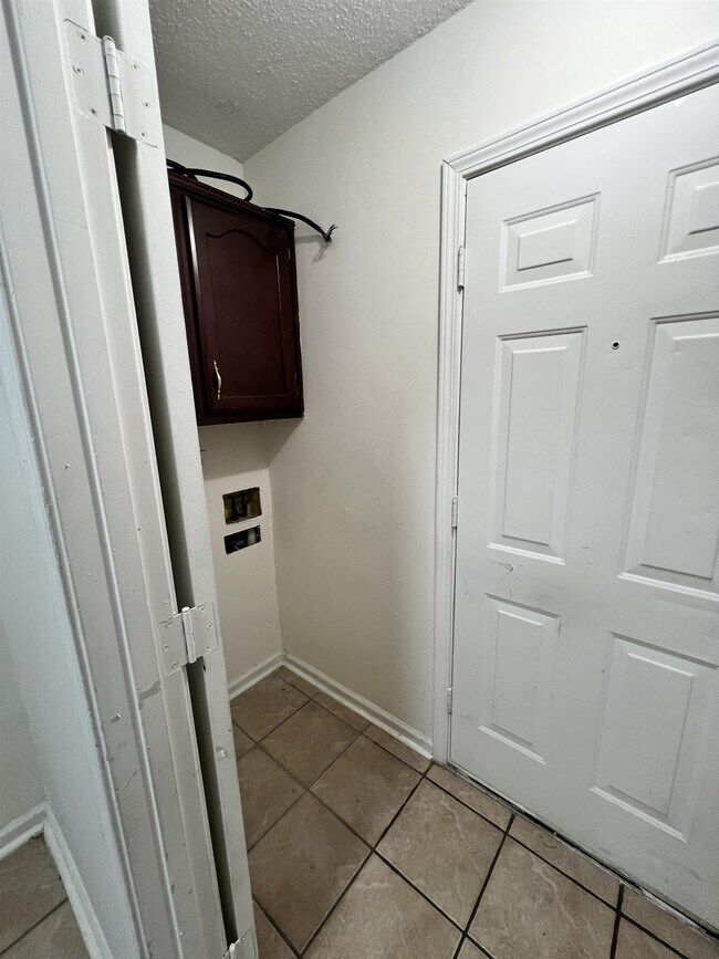 Building Photo - 5760 Pecan Trce
