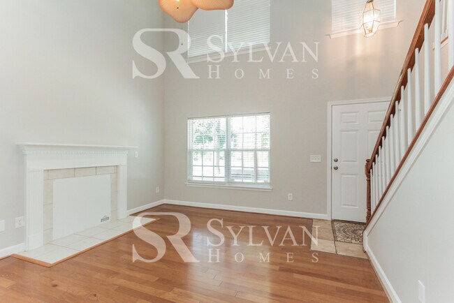 Building Photo - Spacious 3BR Home with Garage!