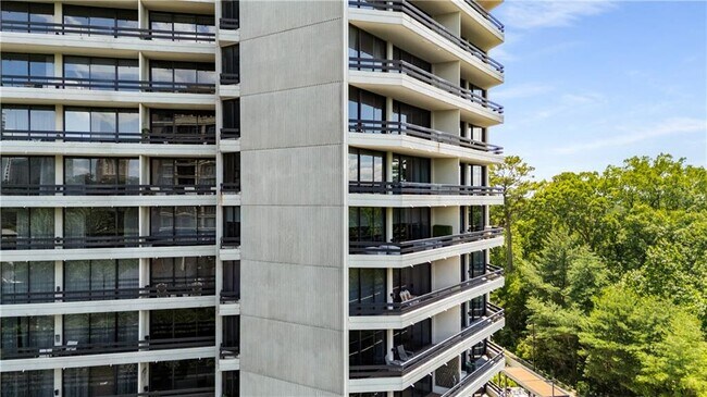 Building Photo - 2660 Peachtree Rd NW