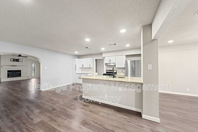 Building Photo - 4402 Seabreeze Dr