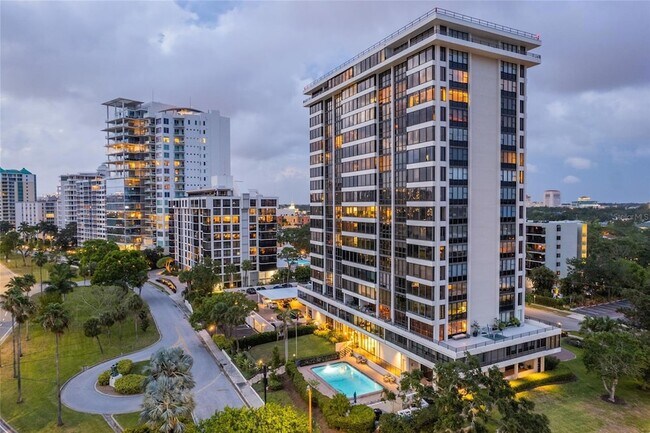 Building Photo - 770 S Palm Ave