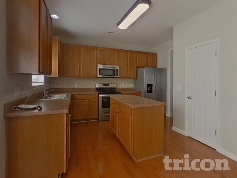 Building Photo - 1510 Peachcroft Rd