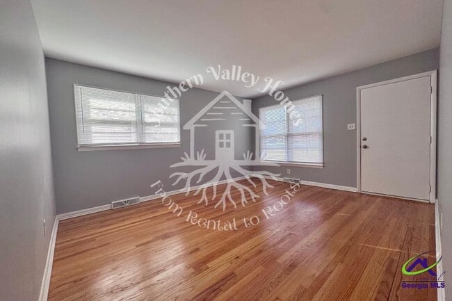 Building Photo - 305 Sparta St