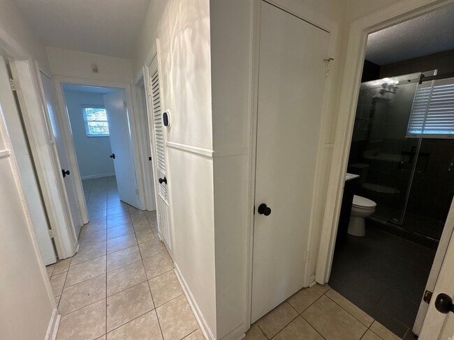 Building Photo - 532 Dove St