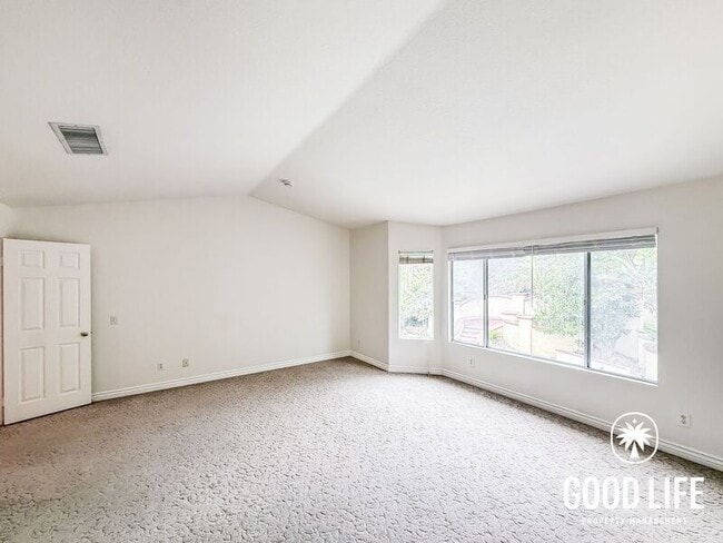 Building Photo - 709 S Hidden Creek Cir