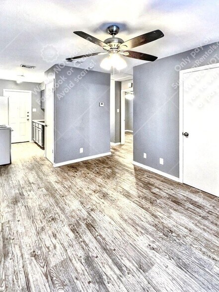 Building Photo - 844 E Sunshine Dr