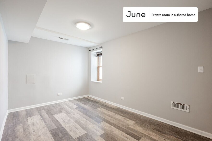 Building Photo - Room in Shared 3 bed/2 bath home
