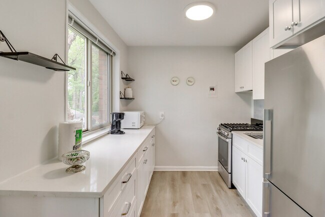 Building Photo - 2710 Macomb St NW