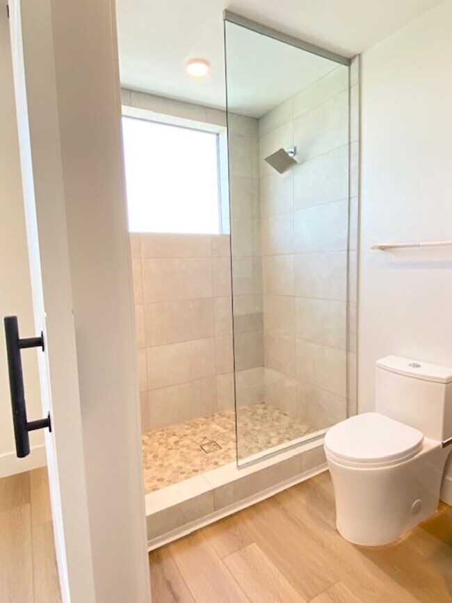 Building Photo - Enjoy The Coastal Carlsbad Village Lifestyle