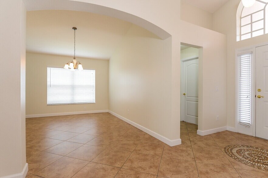 Building Photo - 30629 Midtown Ct