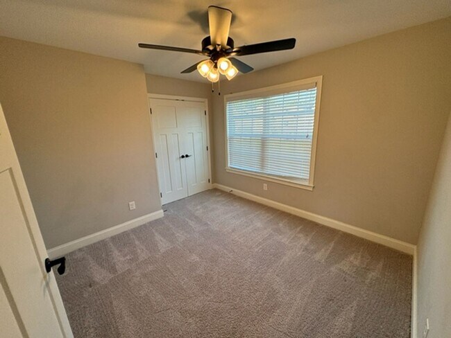 Building Photo - Knoxville 37920 - **COMING AVAILABLE August 1st** Beautiful single family home located in South K...