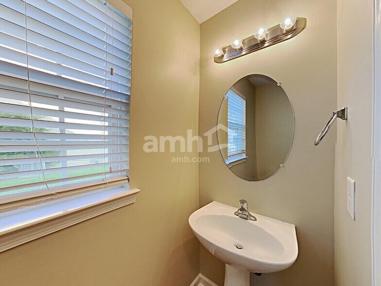 Building Photo - 2344 Hockett Dr