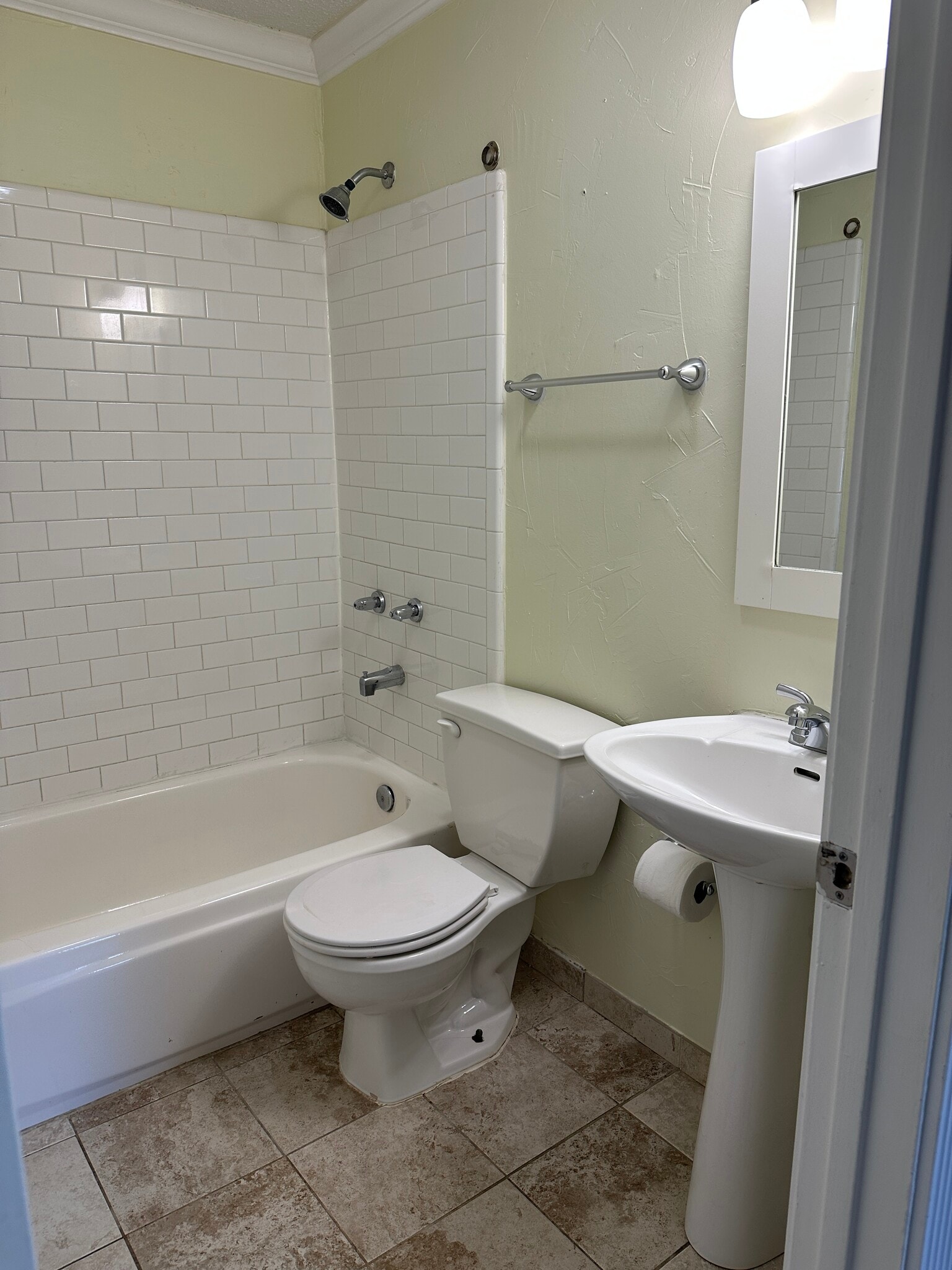 Building Photo - 2109 Cedarcrest Dr