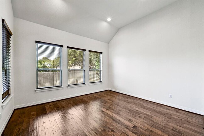 Building Photo - 308 Montalcino Blvd