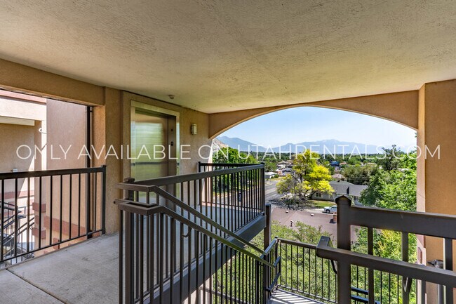 Building Photo - 838 E 700 N