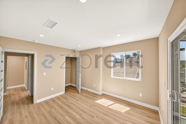 Building Photo - Unit 225