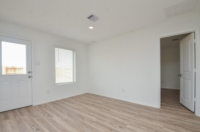 Building Photo - 18119 Rockvine Dr