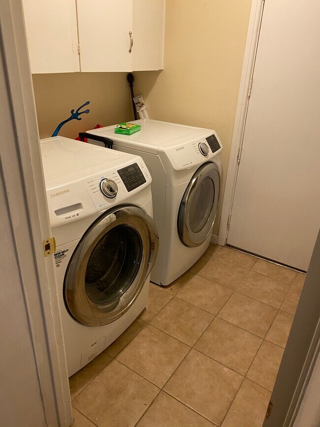 Building Photo - 1724 Griffith Ave