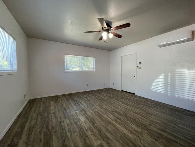 Building Photo - 2030 Humboldt Rd