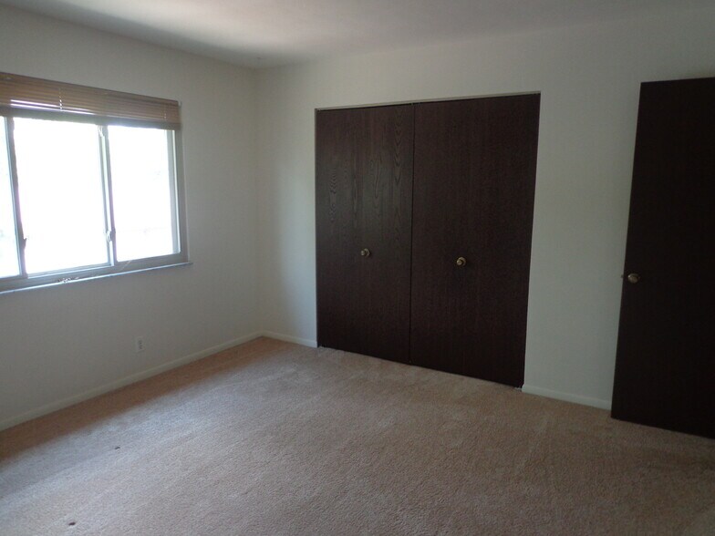 Building Photo - 6558 Kingsbridge Dr