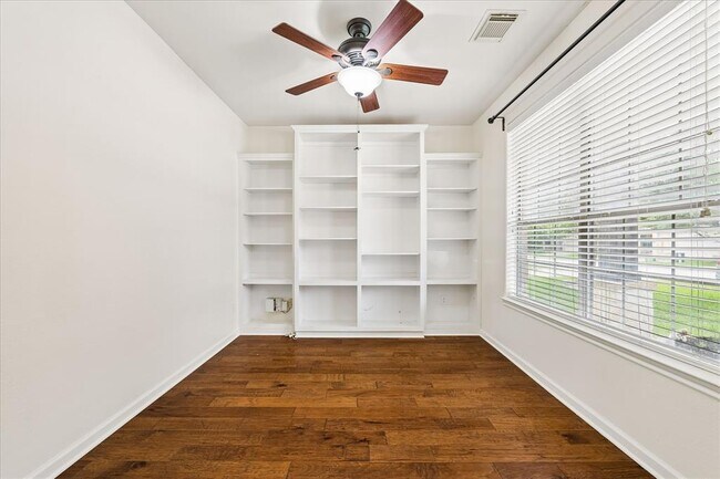 Building Photo - 206 Saddle Ridge Dr