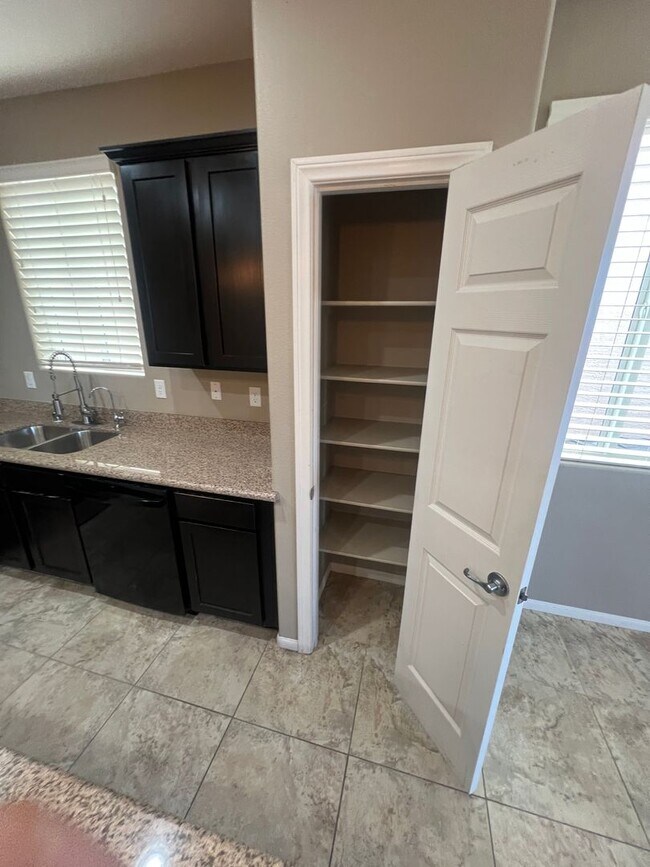 Building Photo - Located in the Southwest 3 Bed | 2.5 Bath | Loft | 2-Car Garage spacious backyard
