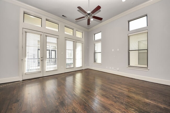 Building Photo - 1831 Dart St