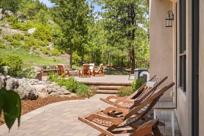 Building Photo - Stunning Broadmoor Estate with Mountain & City Views