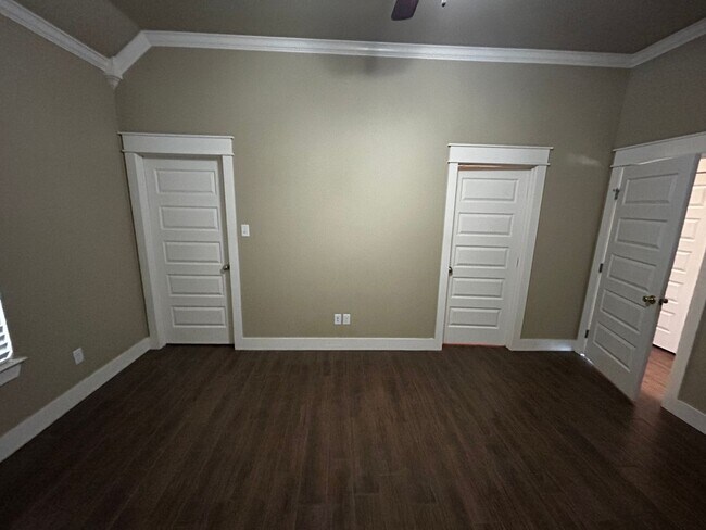 Building Photo - Beautiful three bedroom three-bathroom Napa home