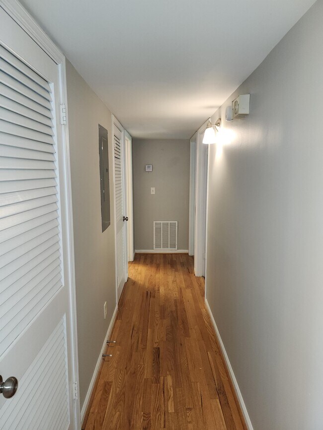 Building Photo - 67 Montre Square NW
