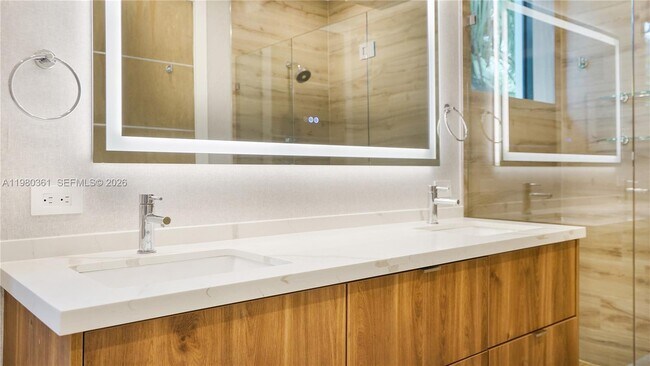 Building Photo - 3075 Mary St