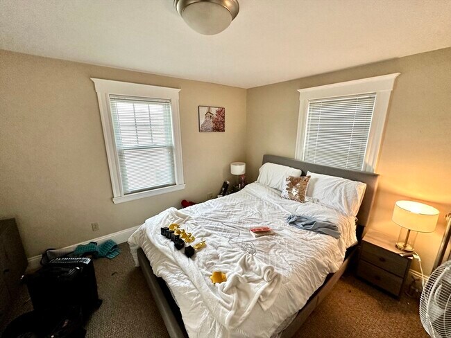 Building Photo - 156 Main St