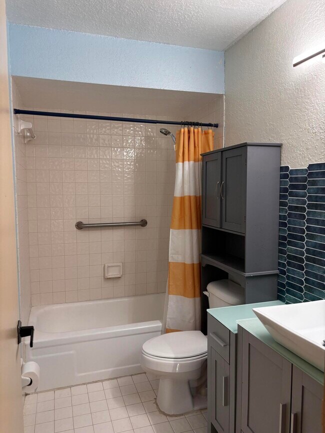 Building Photo - 12761 Westhampton Cir