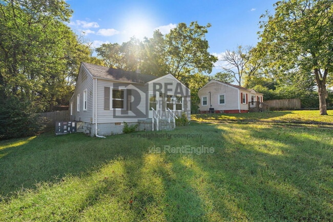 Building Photo - 2009 Oakwood Ave