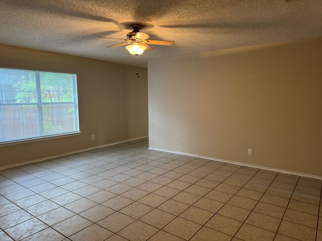 Building Photo - 8003 Chestnut Manor Dr