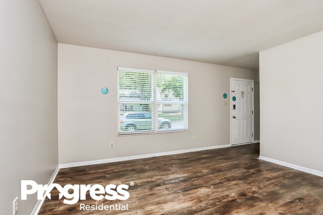 Building Photo - 251 Flora Dr