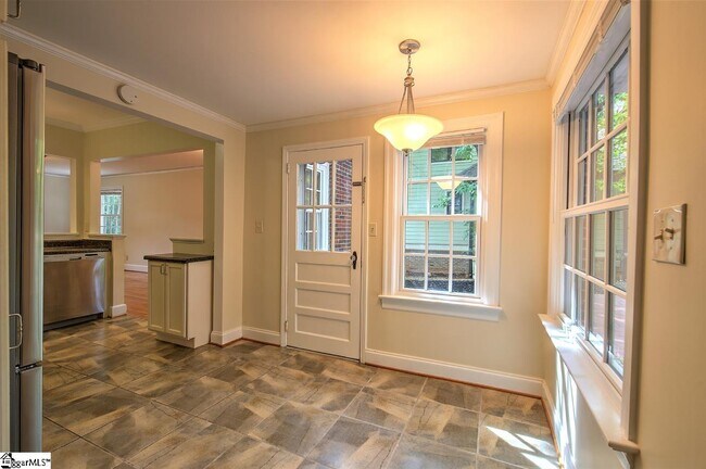 Building Photo - 10 Buist Ave