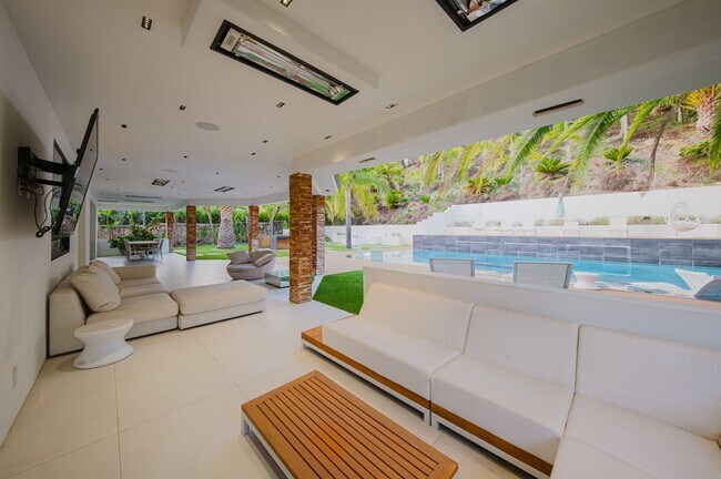 Building Photo - 25879 Chalmers Pl