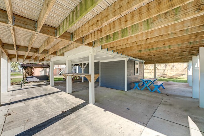 Building Photo - 4211 Surf Dr
