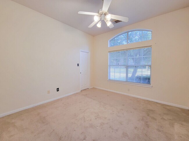 Building Photo - Fantastic looking 4 bedroom and 2 bathroom home in a great neighborhood nestled in the heart of S...