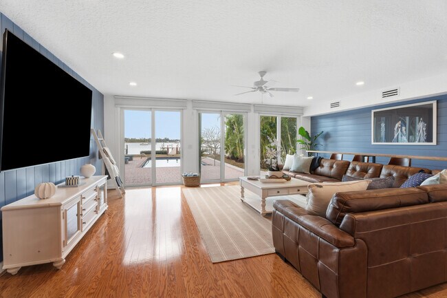 Building Photo - 114 S Lake Dr