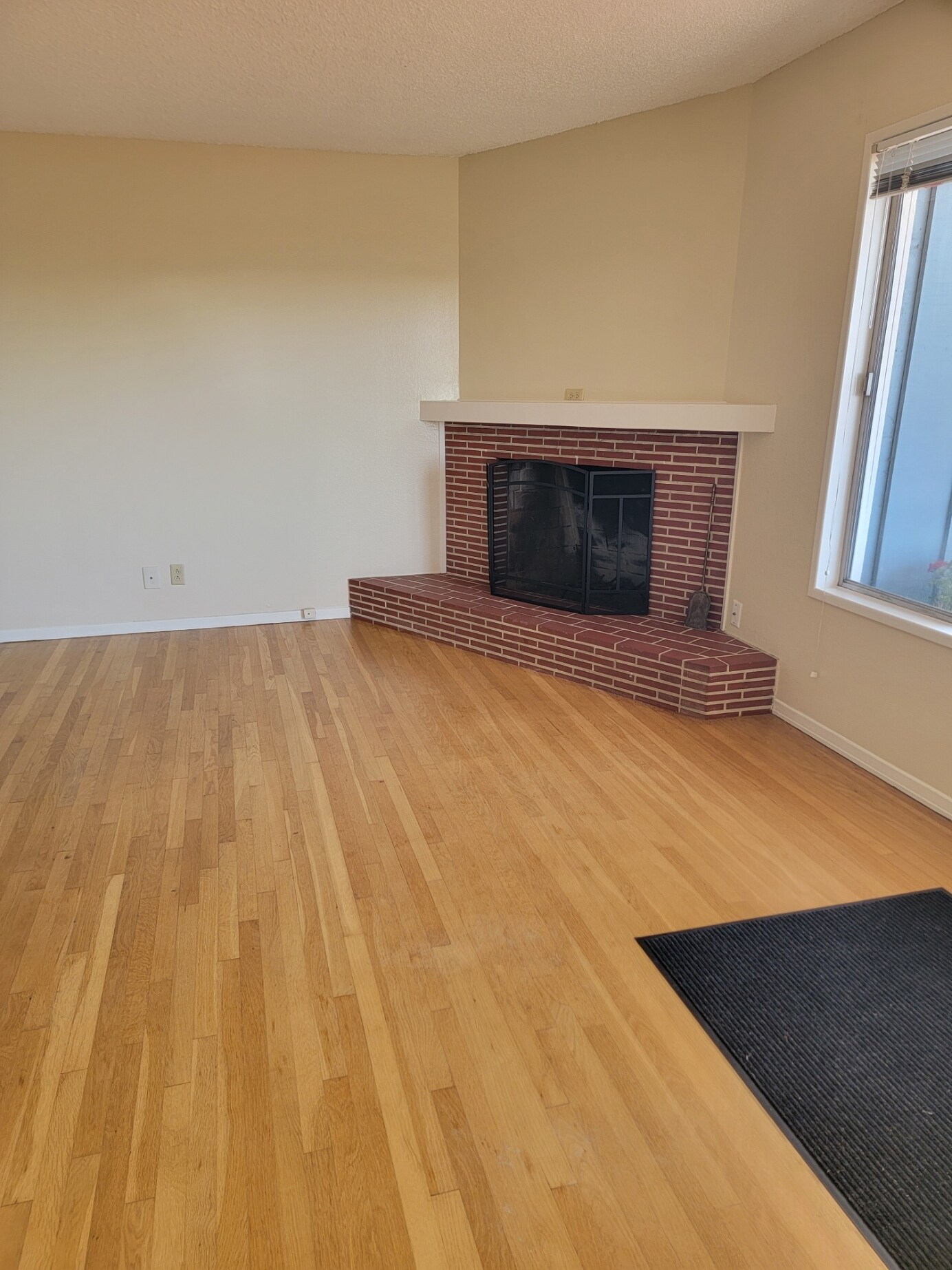 Building Photo - 1136 Larkspur Ln