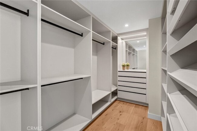 Building Photo - 1343 1/2 Seward Street Unit
