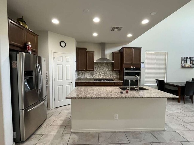 Building Photo - Gorgeous 4 Bed 3.5 Bath Peoria home with EV charging