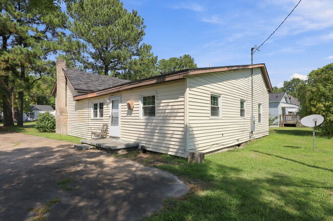 Building Photo - 400 N Magnolia Ave