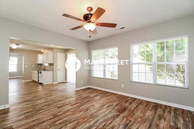 Building Photo - 4 Bedroom Pet-Friendly Home in Winston-Salem, NC with Main Street Renewal