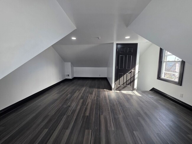 Building Photo - Fully Updated 2 bedroom 1 bathroom home for rent!