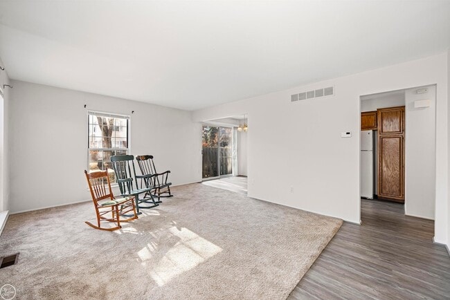 Building Photo - 24597 N Meadow Dr